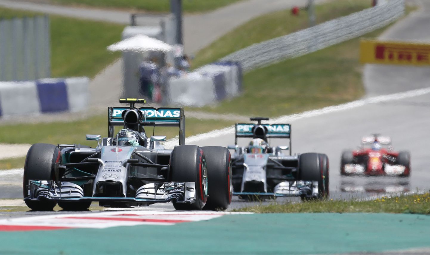 Nico Rosberg ja Lewis Hamilton.