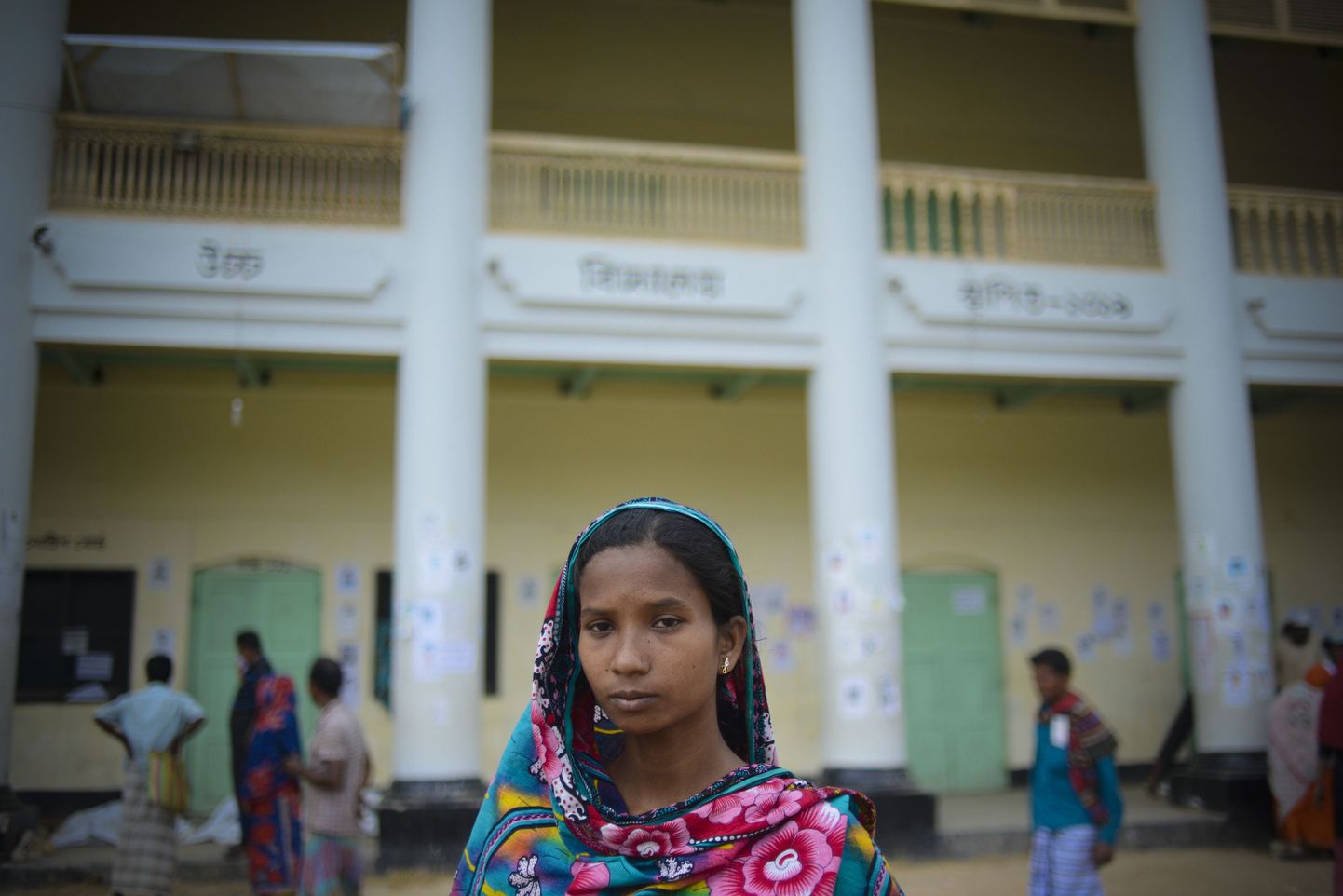 Naine, kes pääses Bangladeshi rõivatehase varingust.