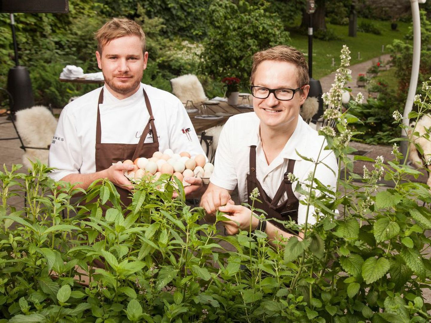 Äripartnerid ja sõbrad: Janno Lepik (vasakul) ja Kristjan Peäske avasid suvel ühiselt oma teise restorani. Koostöö sujub meestel ideaalselt, sest tööjaotus on selge. 
«Mina olen köök, Kristjan on saal,» selgitab Lepik.