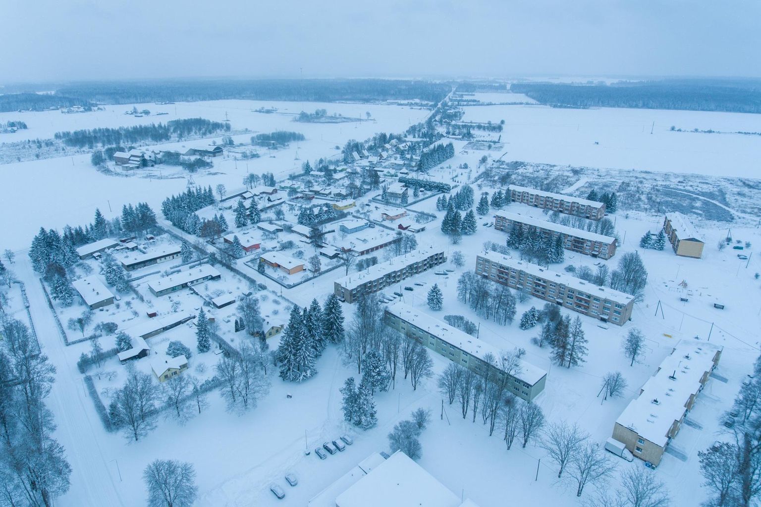 Mõne kuu pärast puuritakse Roosna-Allikule poole kilomeetri sügavused puuraugud, kust hakkab tulema toasooja, mis on praegusest tunduvalt odavam ja keskkonnasõbralikum.