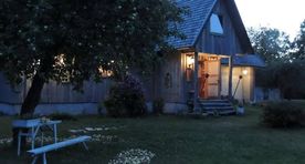 Saaremaa lõunaservas asub majake, millega perenaine kokku kasvanud on