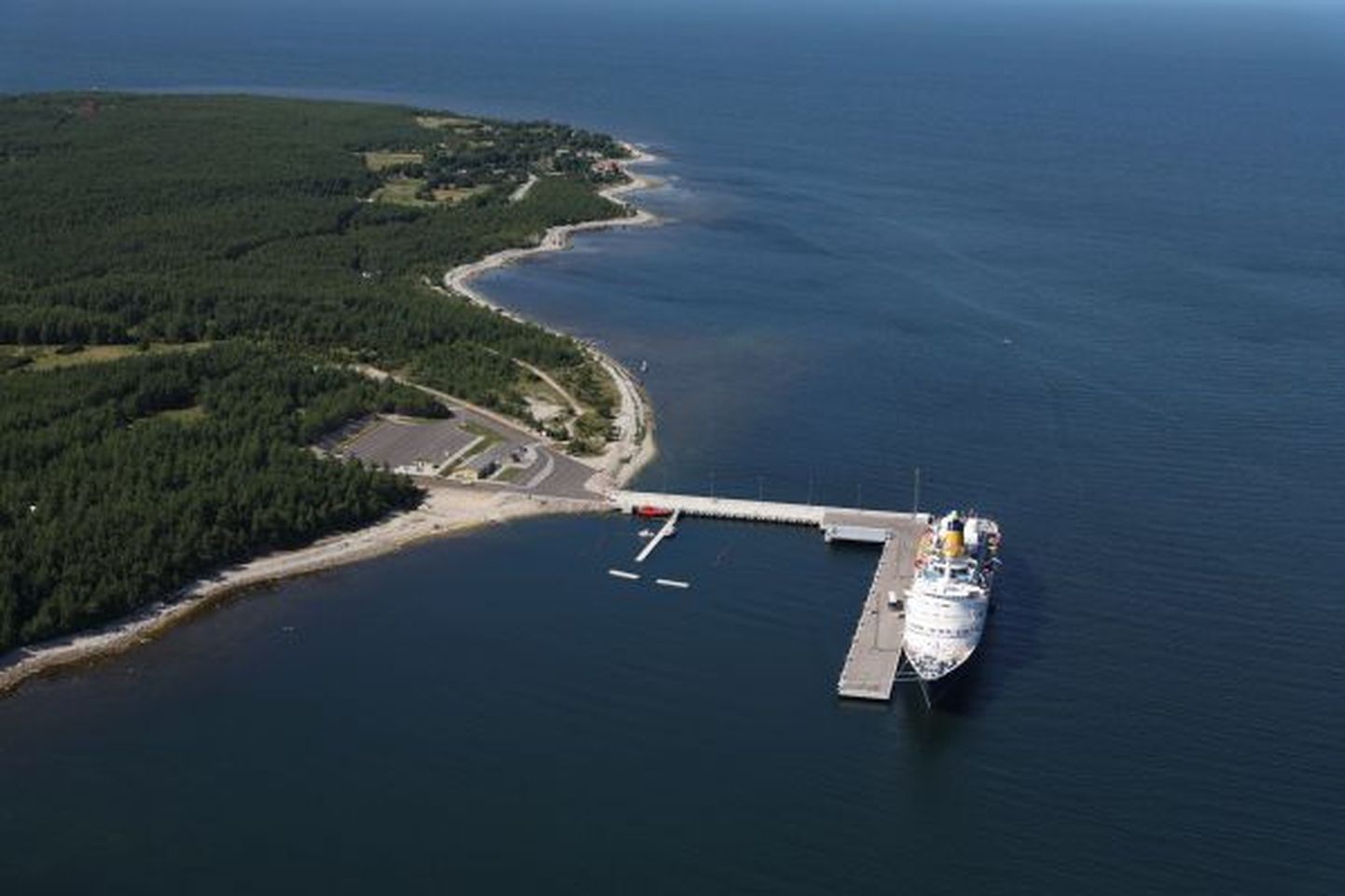 Saaremaa sadam on reisisadam, mis asub Ninase külas Küdema lahe ääres.