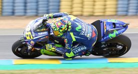 Video: Valentino Rossi kaotas viimasel ringil esikoha ja kukkus