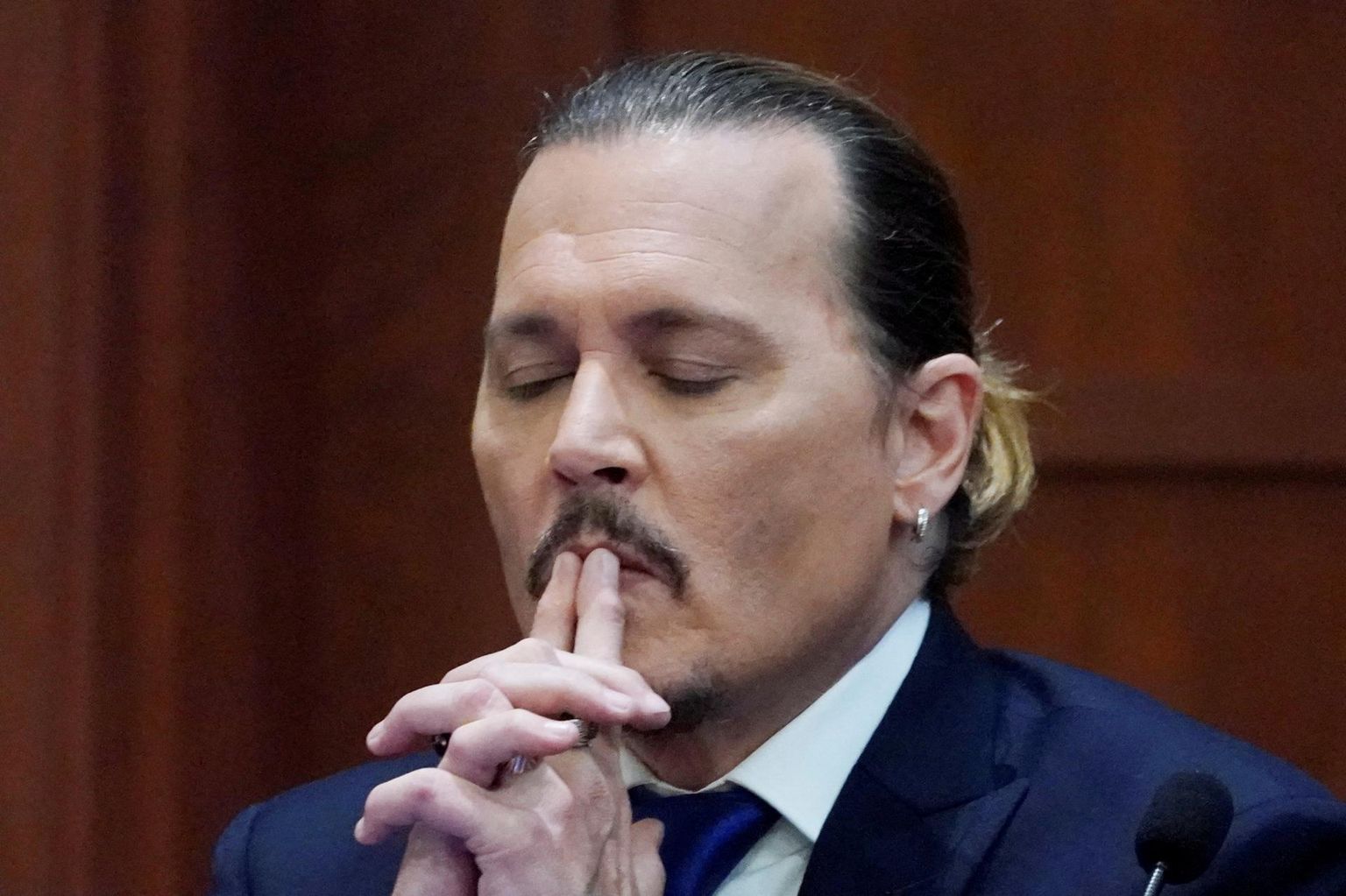 Näitleja Johnny Depp 25. aprillil tunnistust andmas.