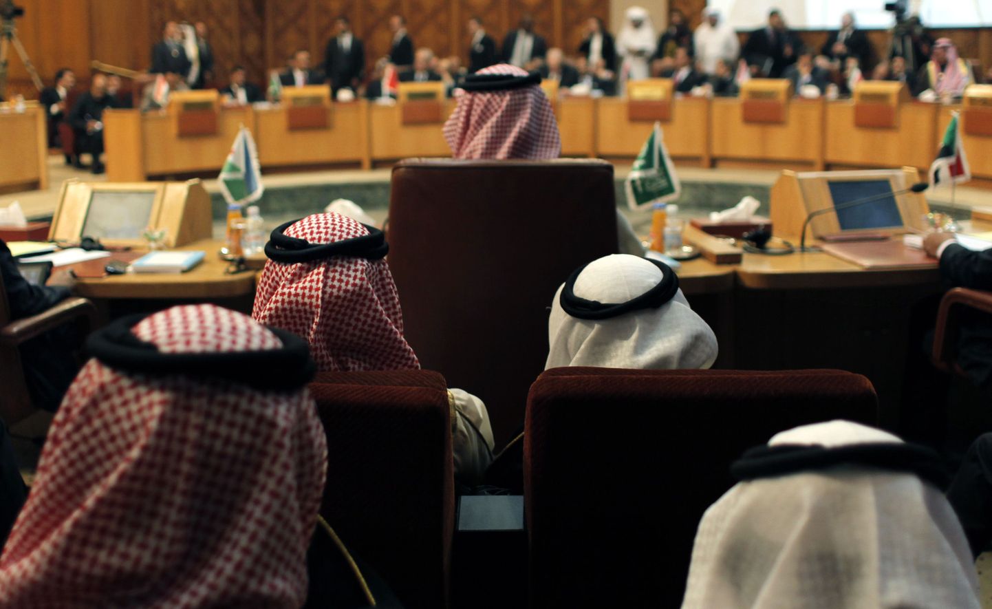 Araabia Liiga välisministrite ja Venemaa ühisistung Kairos 10. märtsil. Esilaanil on Saudi Araabia delegatsioon.