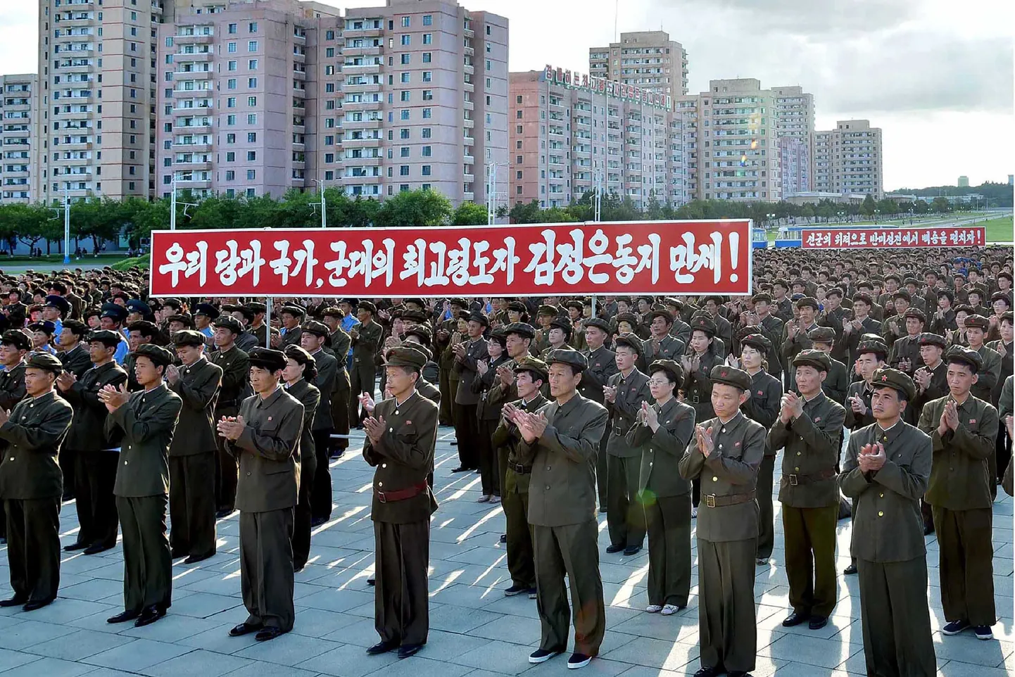 Põhja-Korea noorte ja tööliste meeleavaldus ÜRO sanktsioonide vastu.
