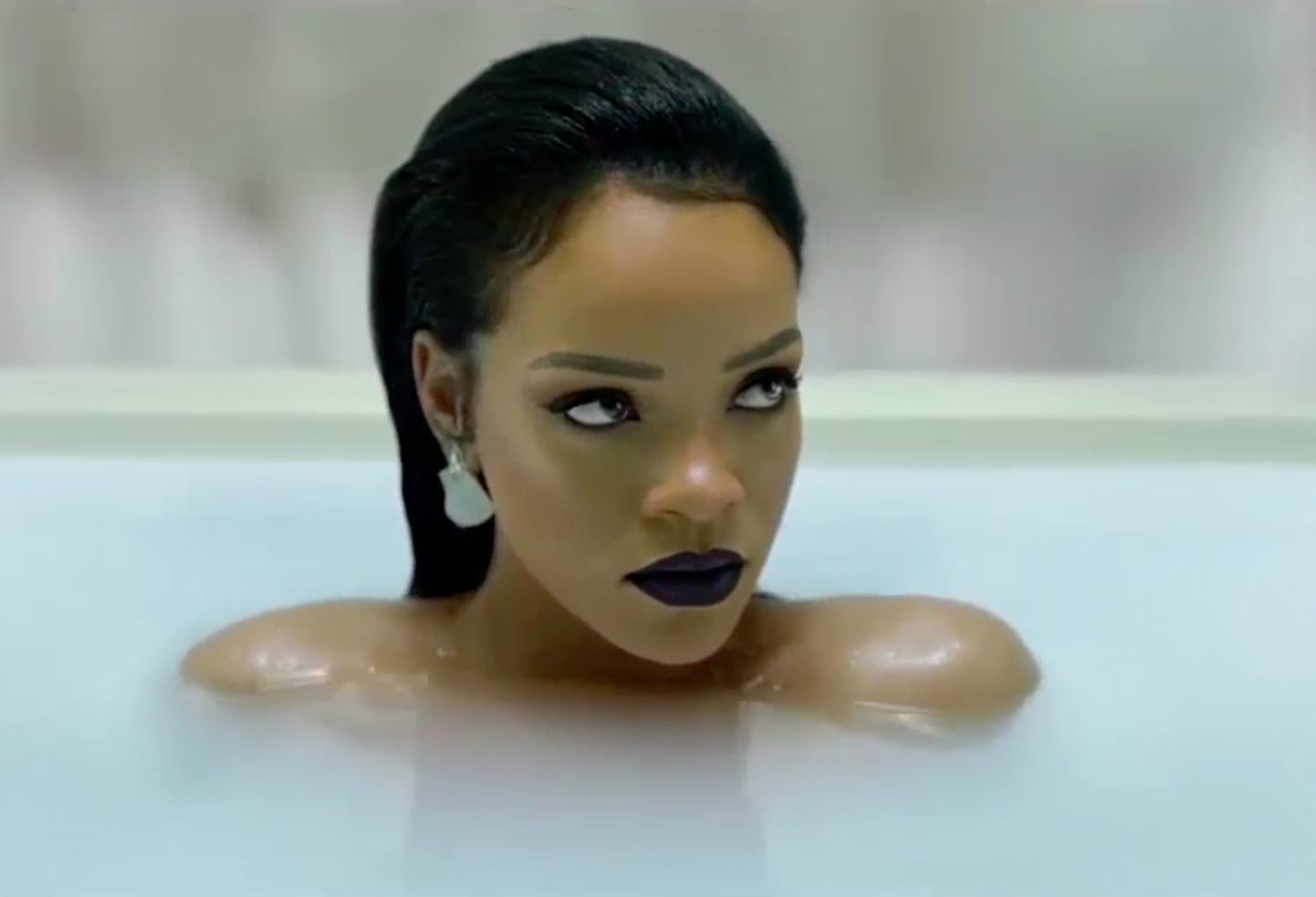 Rihanna muusikavideos loole "Work"