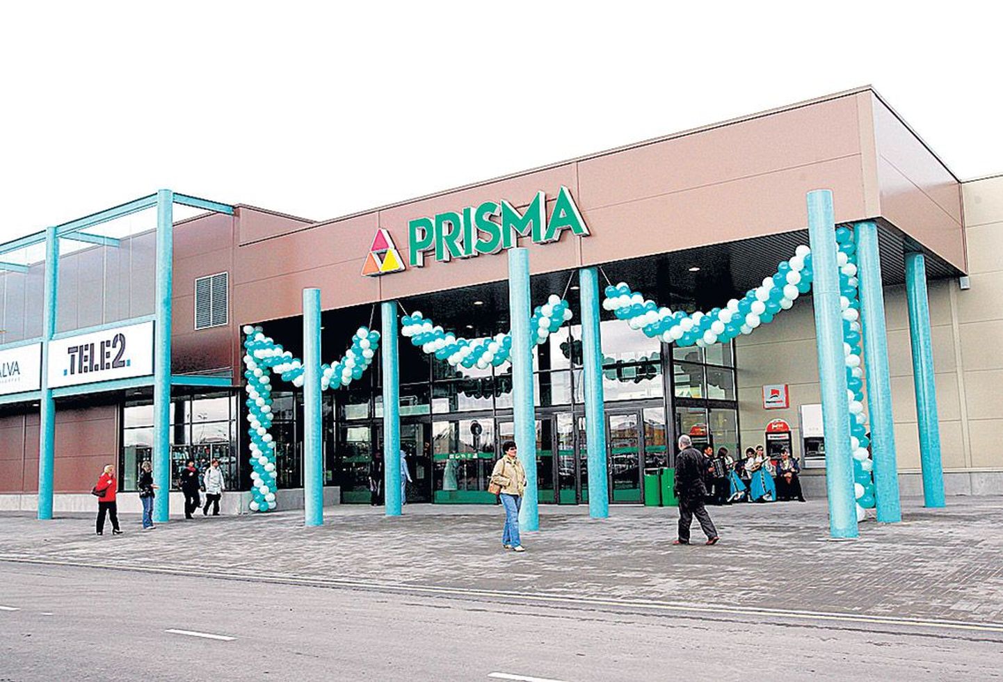 Prisma on seni piirdunud Eestis vaid viie kauplusega Tallinnas, nüüd loodab ettevõte saada kauplemiskoha magusal krundil Tartu servas. Pildil Prisma peremarketi avamine Lasnamäel 2006. aasta oktoobris.