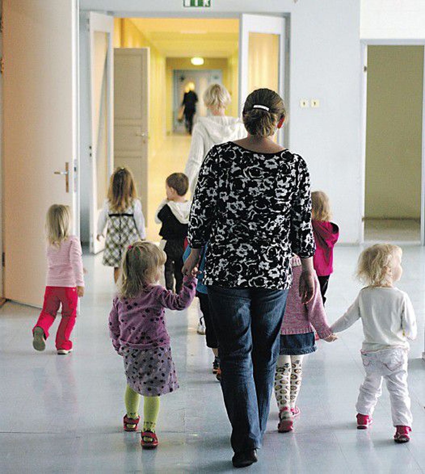 Новые рабочие места при поддержке Таллинна были созданы в различных сферах деятельнос­ти, в том числе финансовую поддержку получили ­учреждения по уходу за детьми.