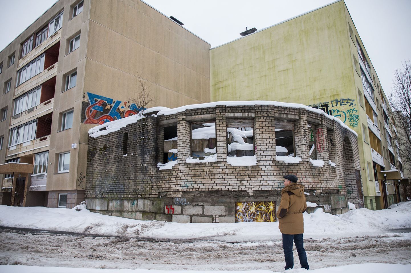 Андрей Кузичкин, будущая жертва Фейсбука, зимой бродил по русскому гетто в таллиннском районе Ласнамяэ.