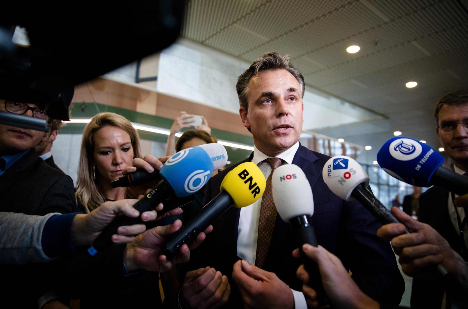 Mark Harbers lahkus Hollandi migratsiooniministri ametist pärast seda, kui talle said osaks süüdistused asüülitaotlejate kuritegude varjamises.