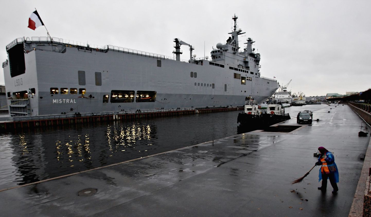 Prantsuse Mistral-klassi laev möödunud nädalal Peterburis.
