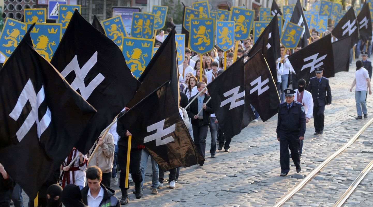 Марш украинских националистов во Львове, отмечающих очередную годовщину дивизии СС "Галичина".
