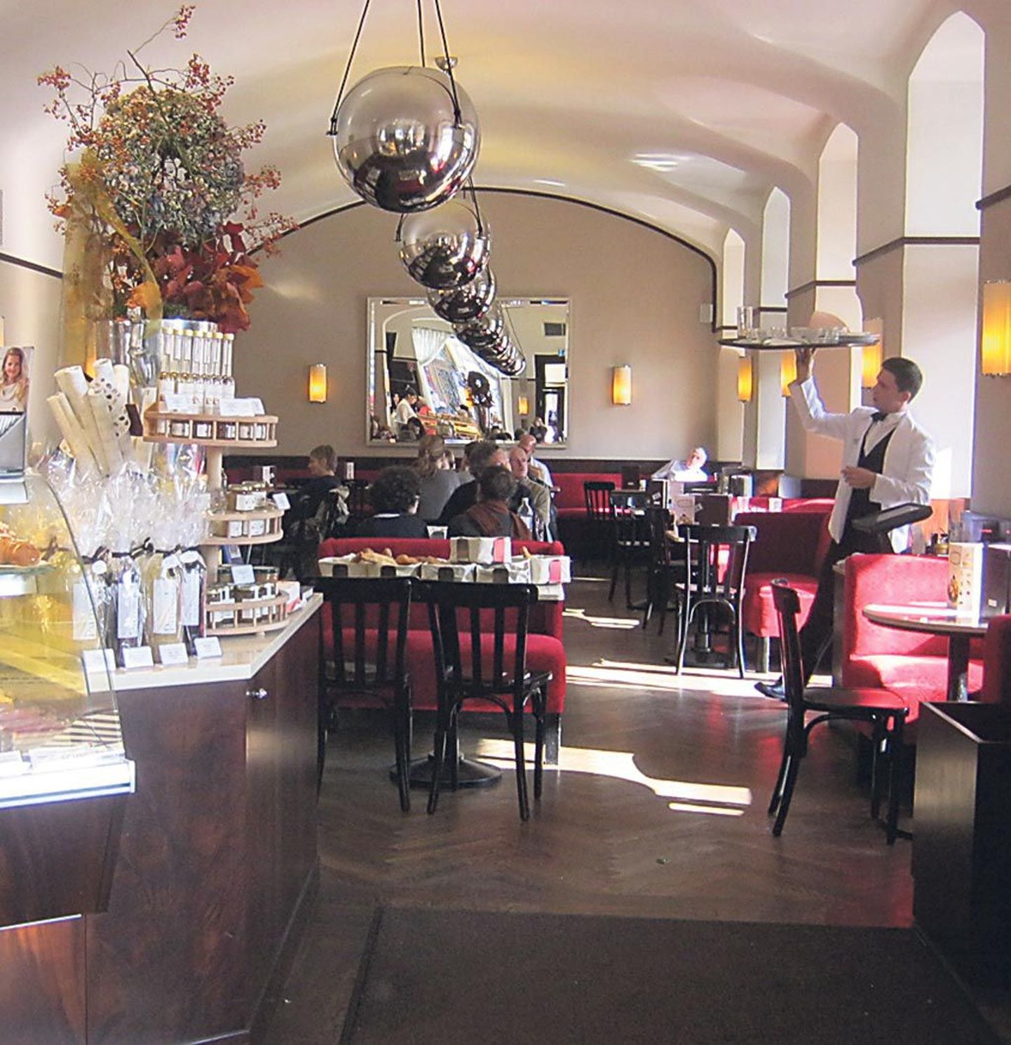 Café Museum Viinis on hubane, stiilselt renoveeritud muuseumite lähedal asuv kuulus kohvik.