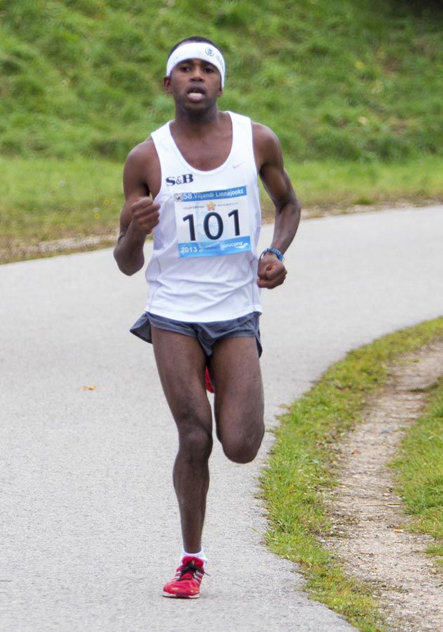 Eelmisel aastal tegi Viljandi linnajooksul ajalugu keenialane Ibrahim Mukunga. Esimese mustanahalise mehena selle jooksu võitnud sportlase nimele jääb suure tõenäosusega ka 13,7 kilomeetrise raja rekord.