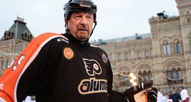 Venemaa hokilegend suri harrastajate mängu ajal