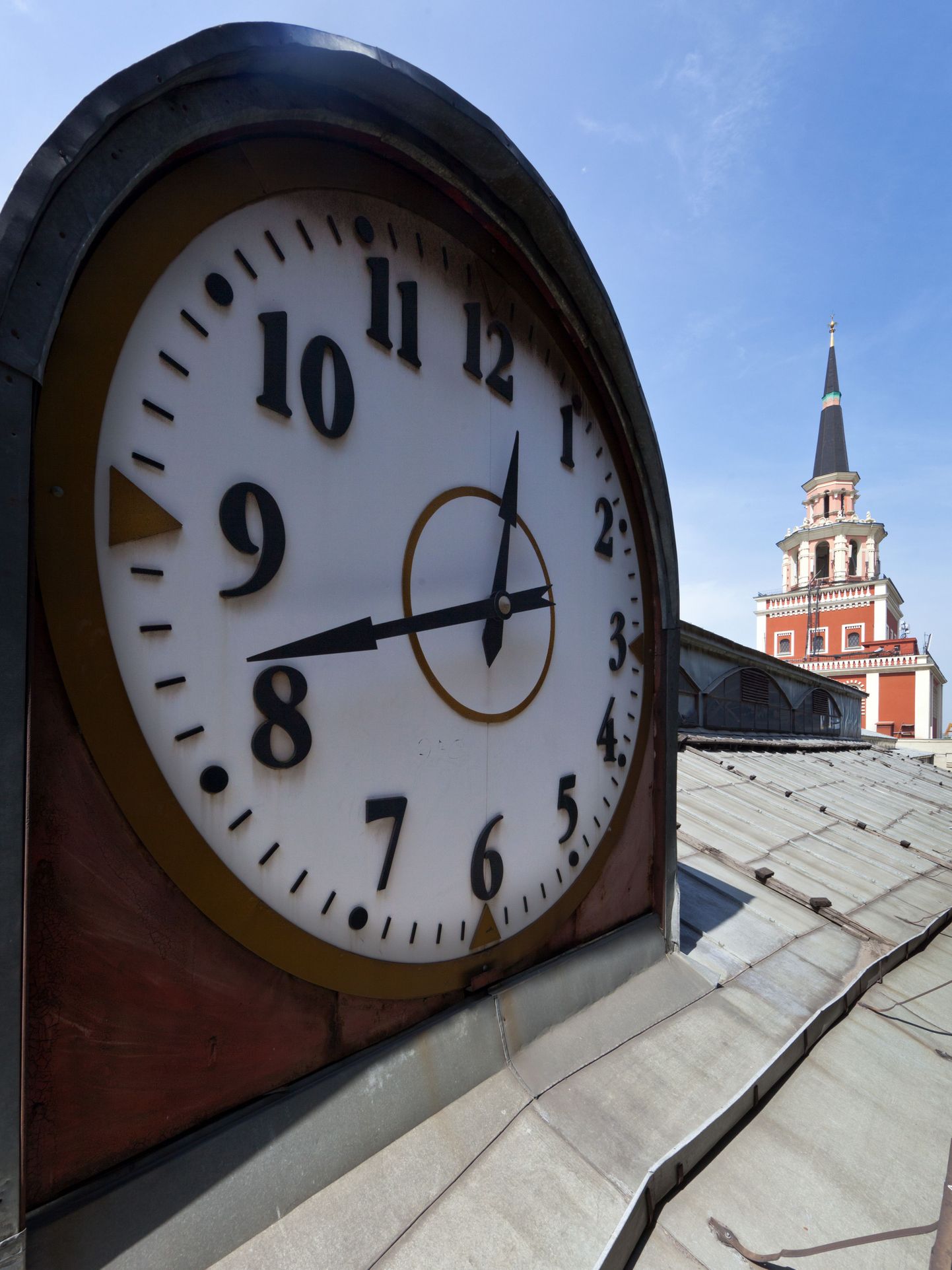 Часы на Казанском вокзале в Москве