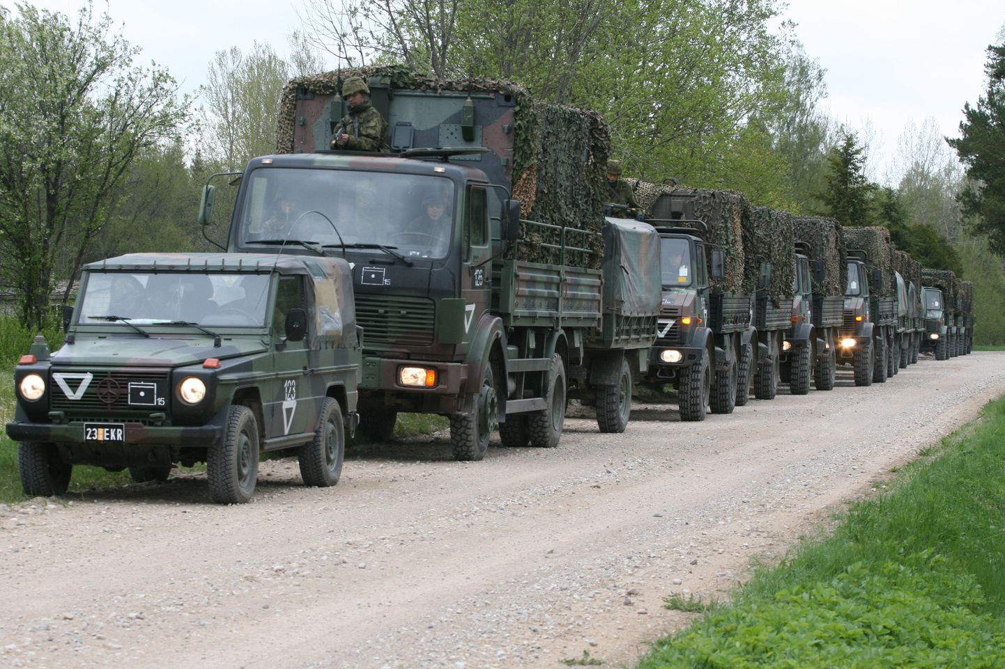 Колонна военной техники Сил обороны Эстонии. Снимок иллюстративный