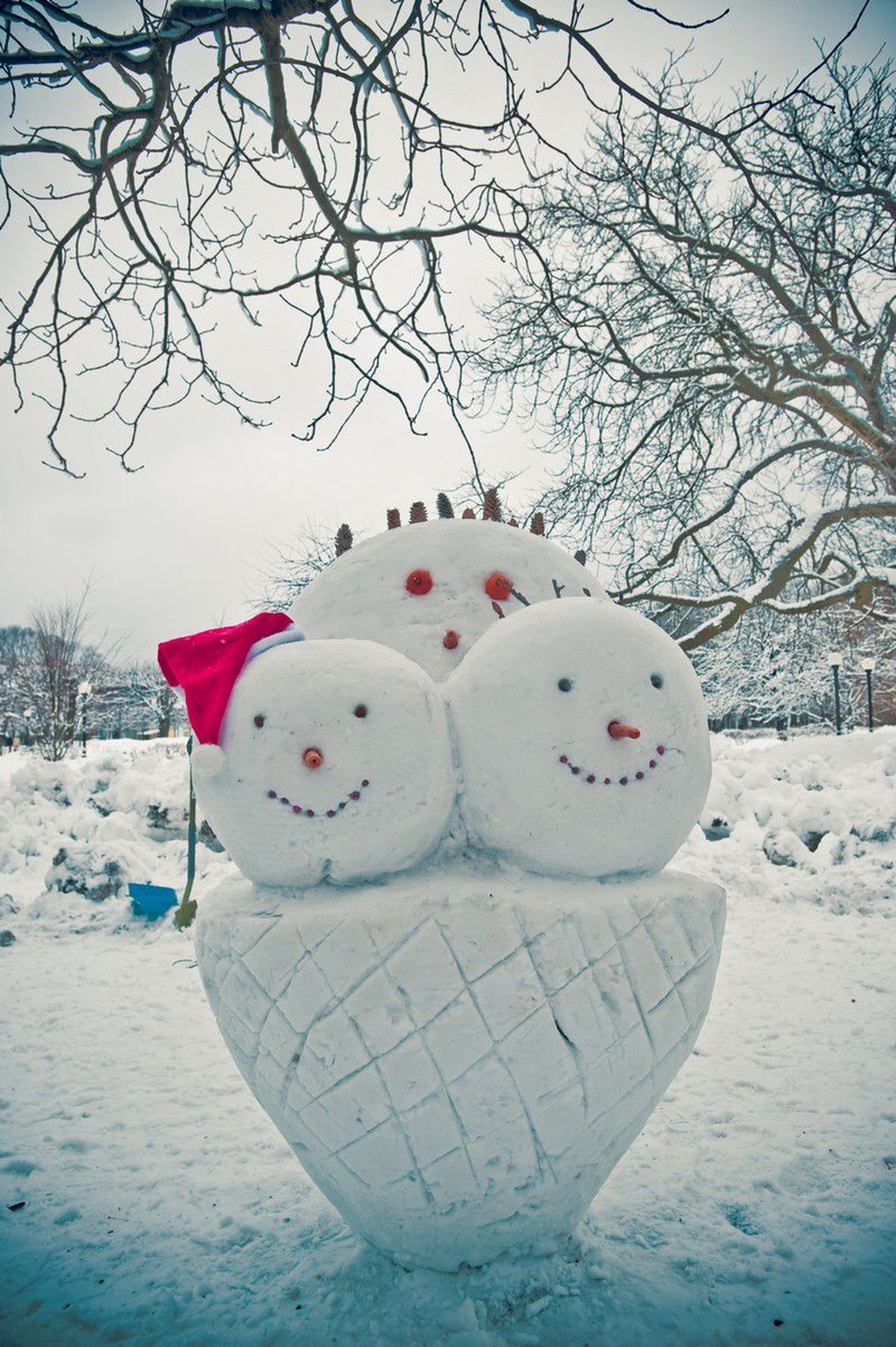 Eelmisel pühapäeval meisterdati lumememmesid Kadrioru pargis.
