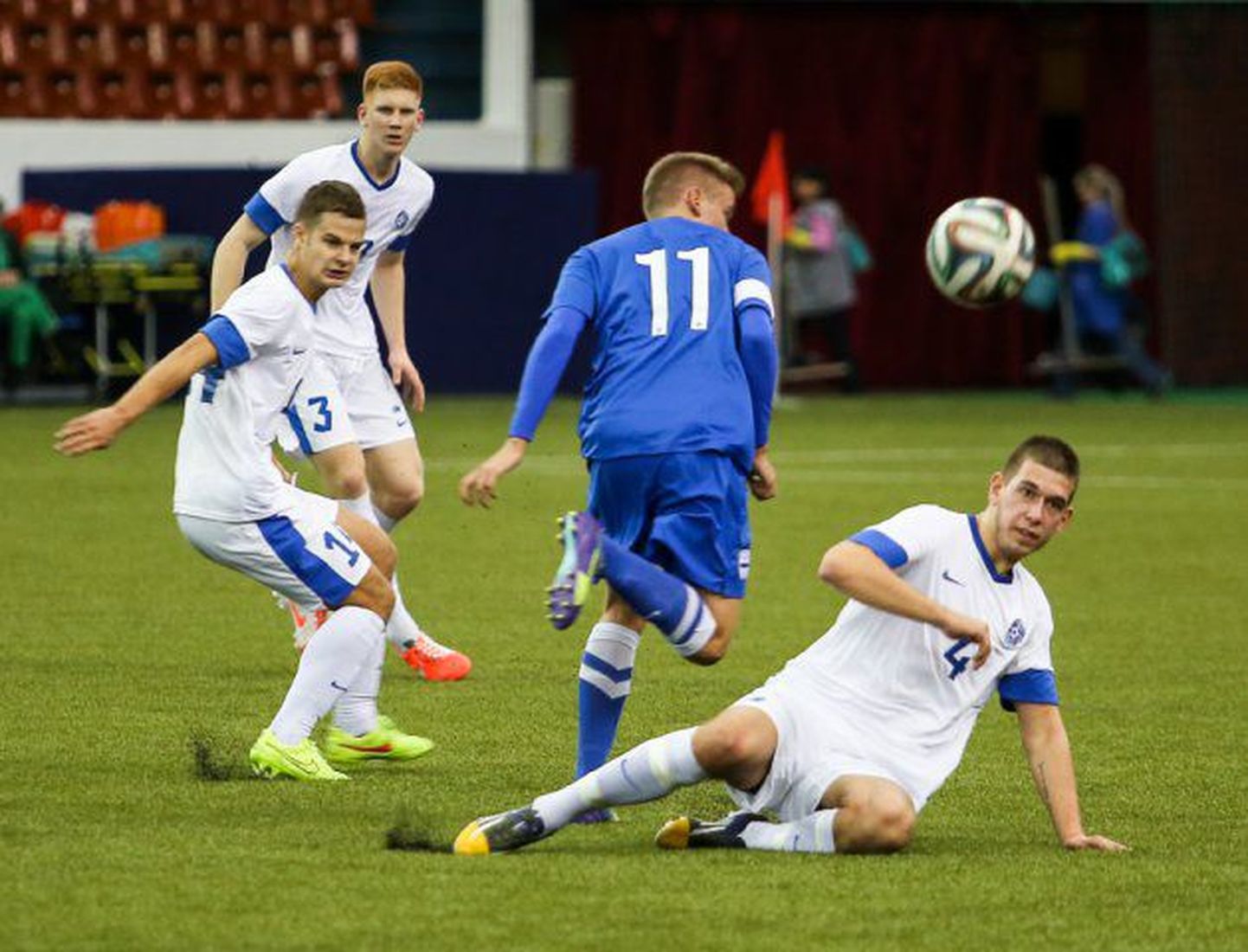 Момент матча Эстония - Финляндия.