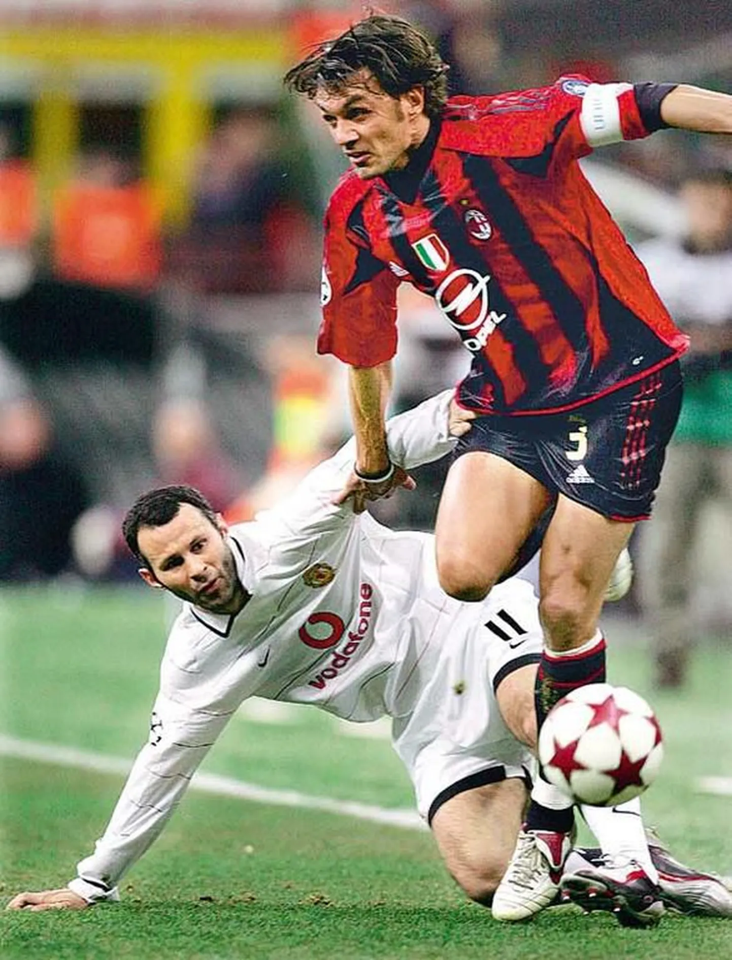 Itaallane Paolo Maldini paistab silma harvanähtava klubitruudusega  ta on kaitsnud superklubi AC Milan värve viimased kakskümmend aastat.