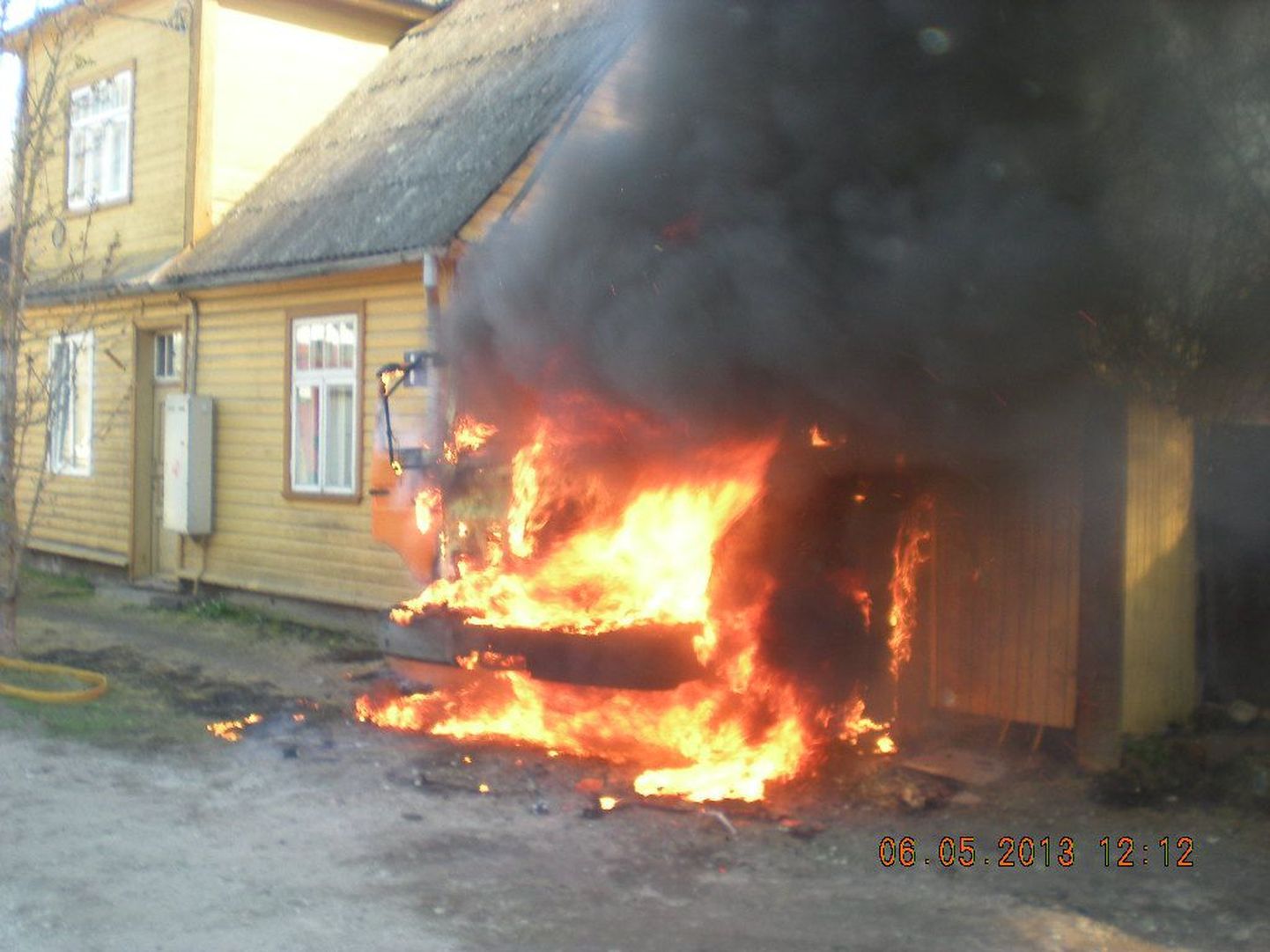 Supilinnas Kartuli tänaval läks põlema solgikaevu tühjendanud fekaaliveok.