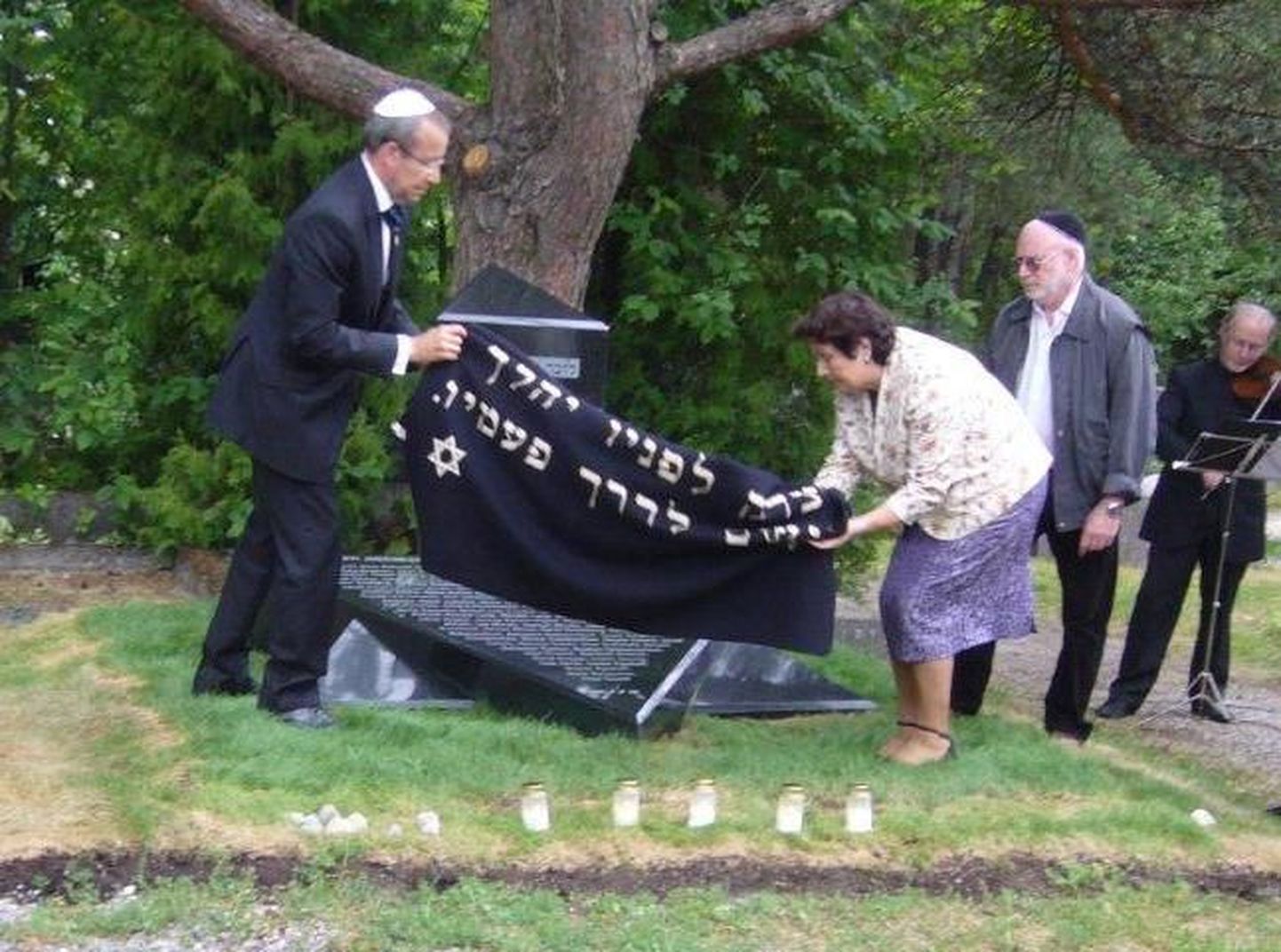 President Ilves avas mälestusamba küüditatud juutidele.