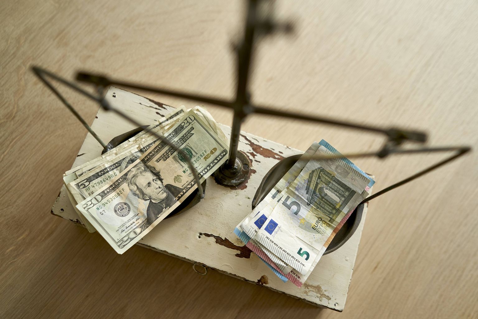 Kaalukausid euro ja dollari vahel võivad muutuda juba lähiajal.