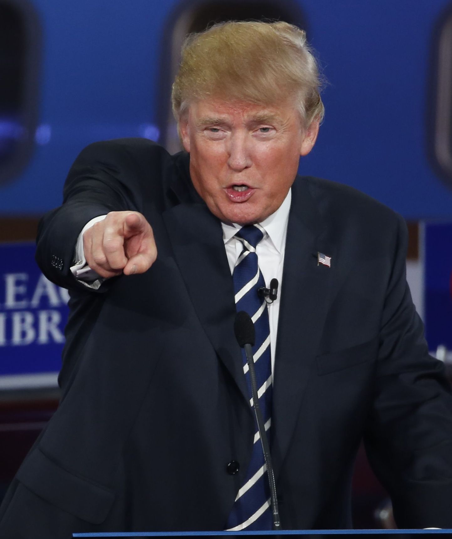 Donald Trump eilsel debatil žestikuleerimas.