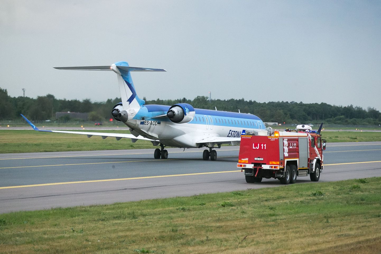 Purunenud rehviga Estonian Airi lennuk maandus probleemideta.