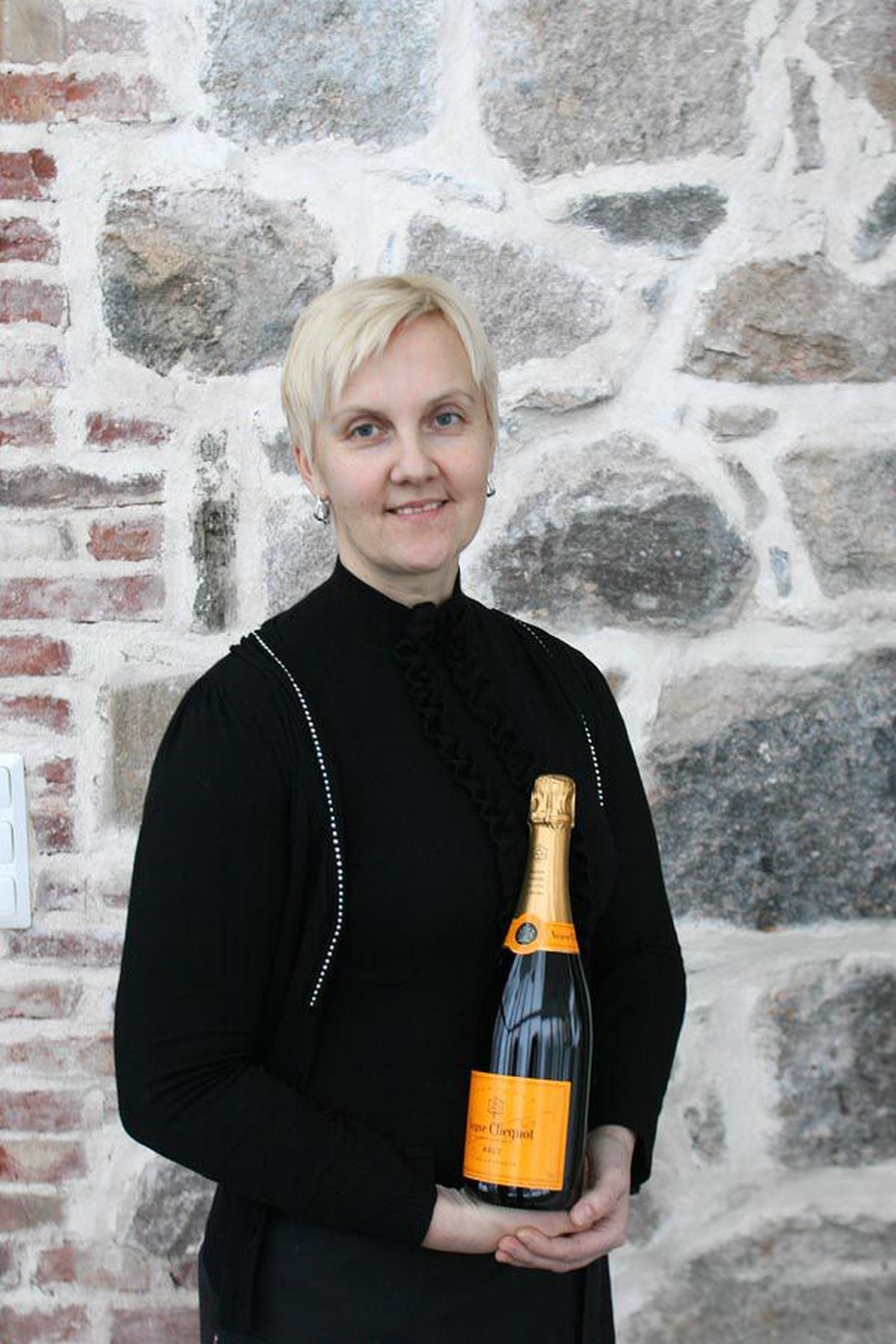 Aili Mängel teab, et õiget 
šam­panjat valmistatakse ainult Prantsusmaal Champagne’i piirkonnas.