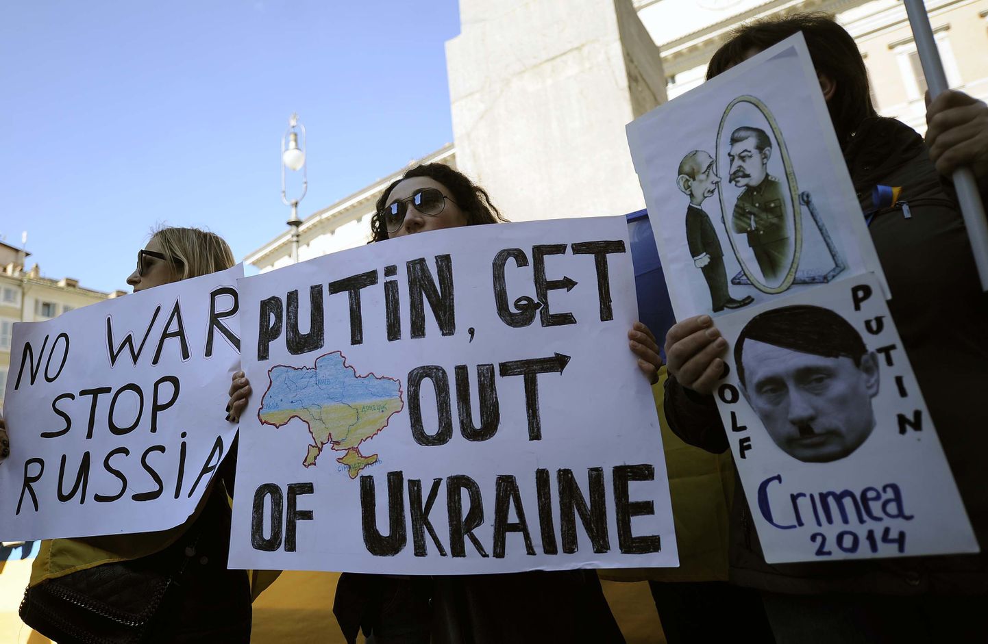 Пикет в Риме против российской агрессии на Украине.
