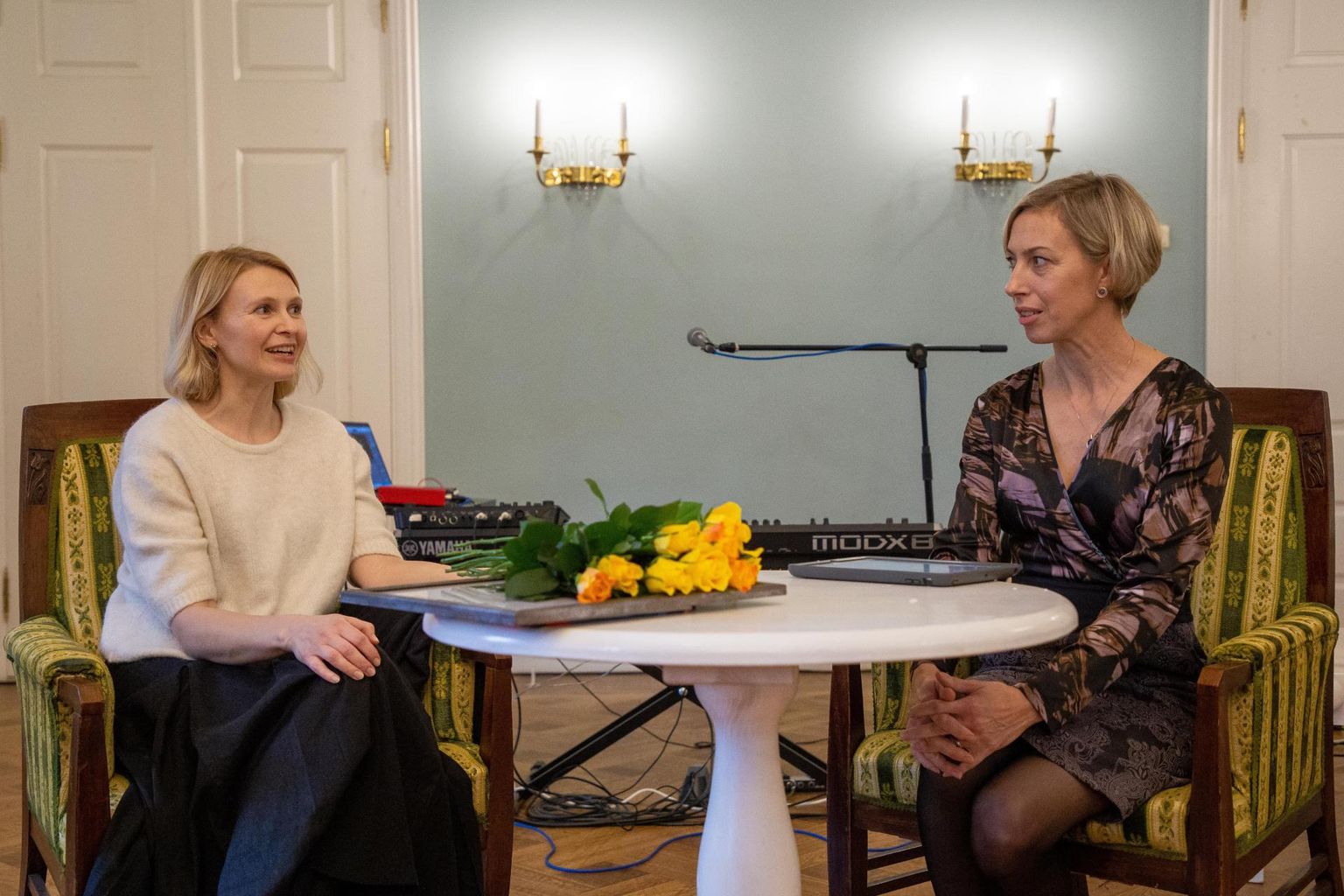 "Sina oled üks neist näitlejatest, kellest ma heas mõttes aru ei saa. Ja see on nii inspireeriv," tunnistas Tiina Tauraite (paremal) kolleeg Mari Abelile.