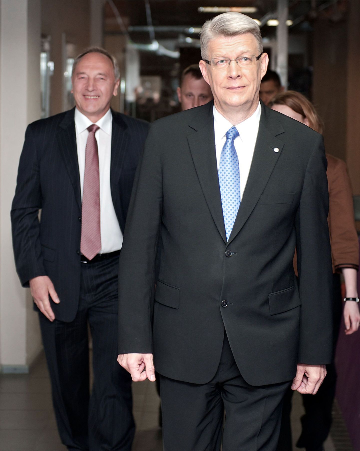 Läti presidendikandidaadid Valdis Zatlers (paremal) ja Andris Berzinš.