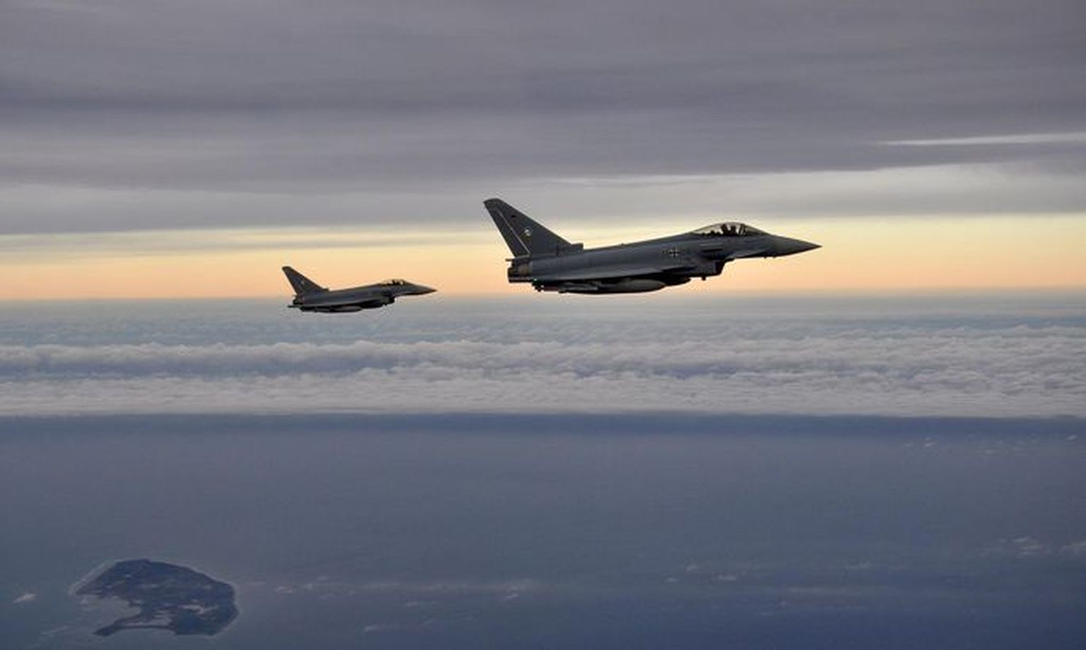 Истребители Eurofighter.