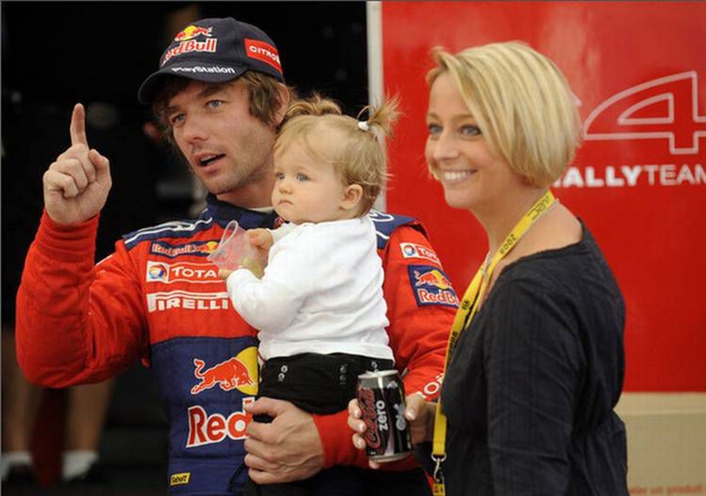 Sebastien Loeb koos tütre ja abikaasa Severine'iga.