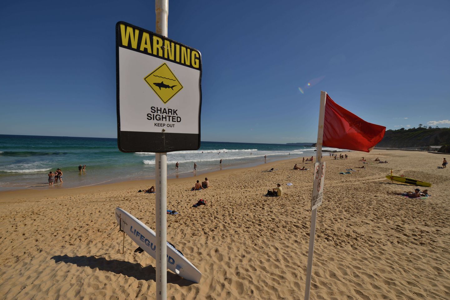 Hoiatussilt Austraalia rannas.