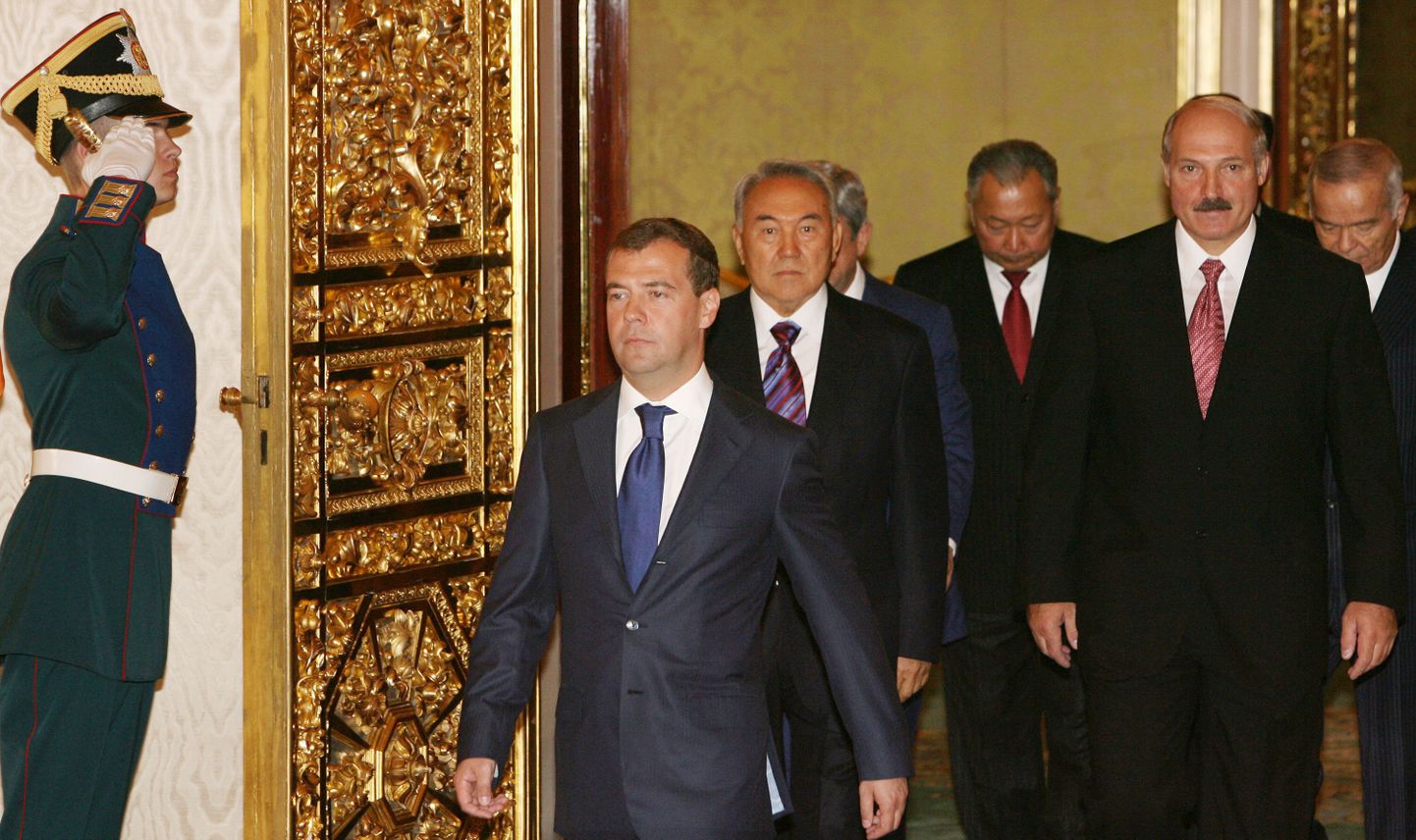 Venemaa president Dmitri Medvedev, Kasahstani riigipea Nursultan Nazarbajev, Kõrgõzstani president Kurmanbek Bakijev, Valgevene riigipea Aleksandr Lukašenko ja Usbekistani president Islam Karimov.
