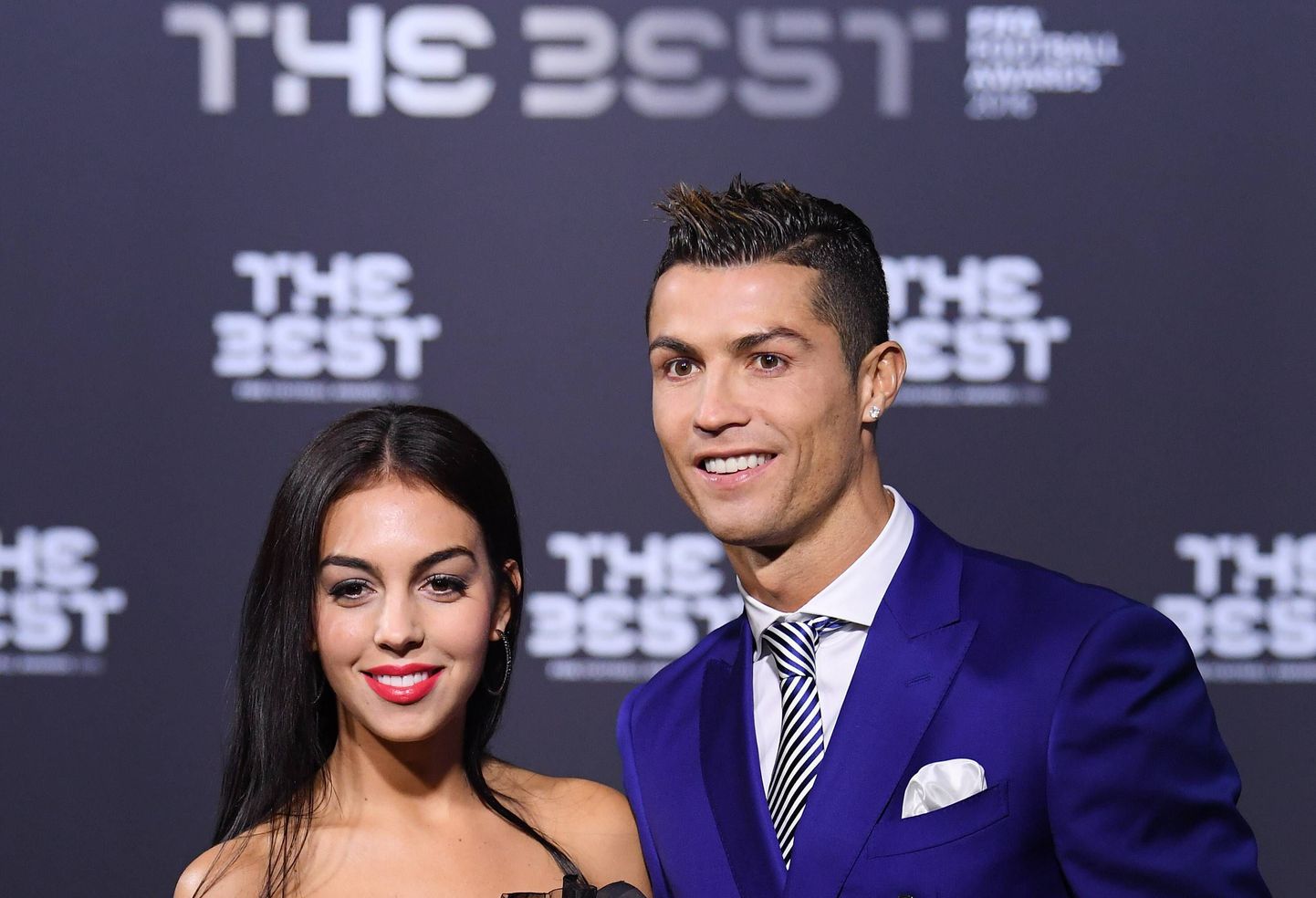 Cristiano Ronaldo (paremal) koos tüdruksõbra Georgina Rodriguezega.