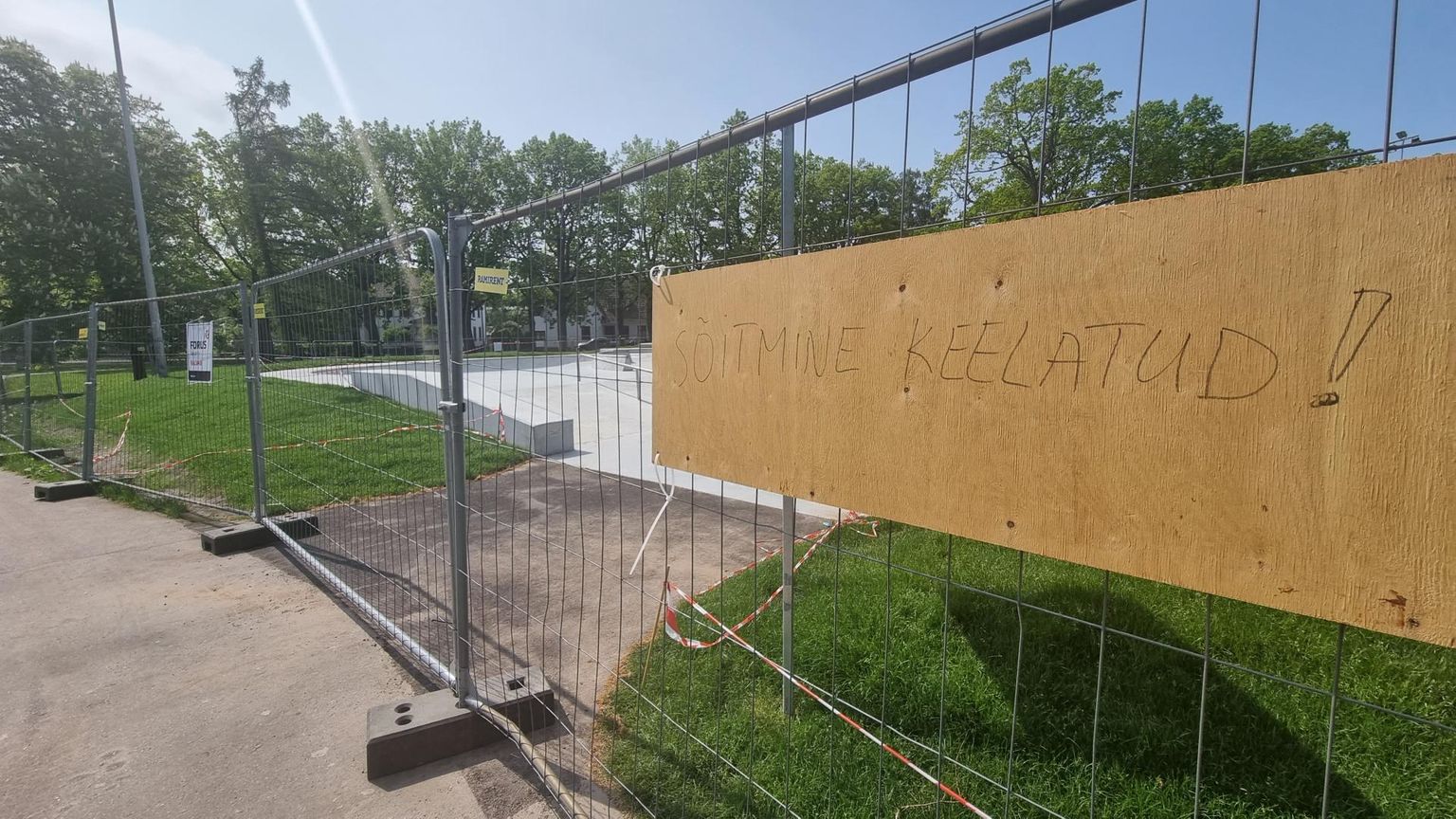 Kasutusloata rulapargis sõita veel ei saa.