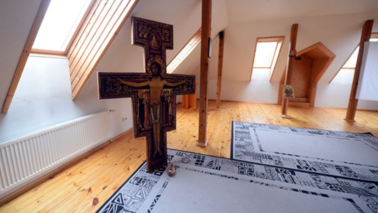 Klosterī ir rekolekciju telpas, kas pieejamas viesiem, bet māsu celles atrodas klauzūrā, kurā var ieiet tikai māsas 