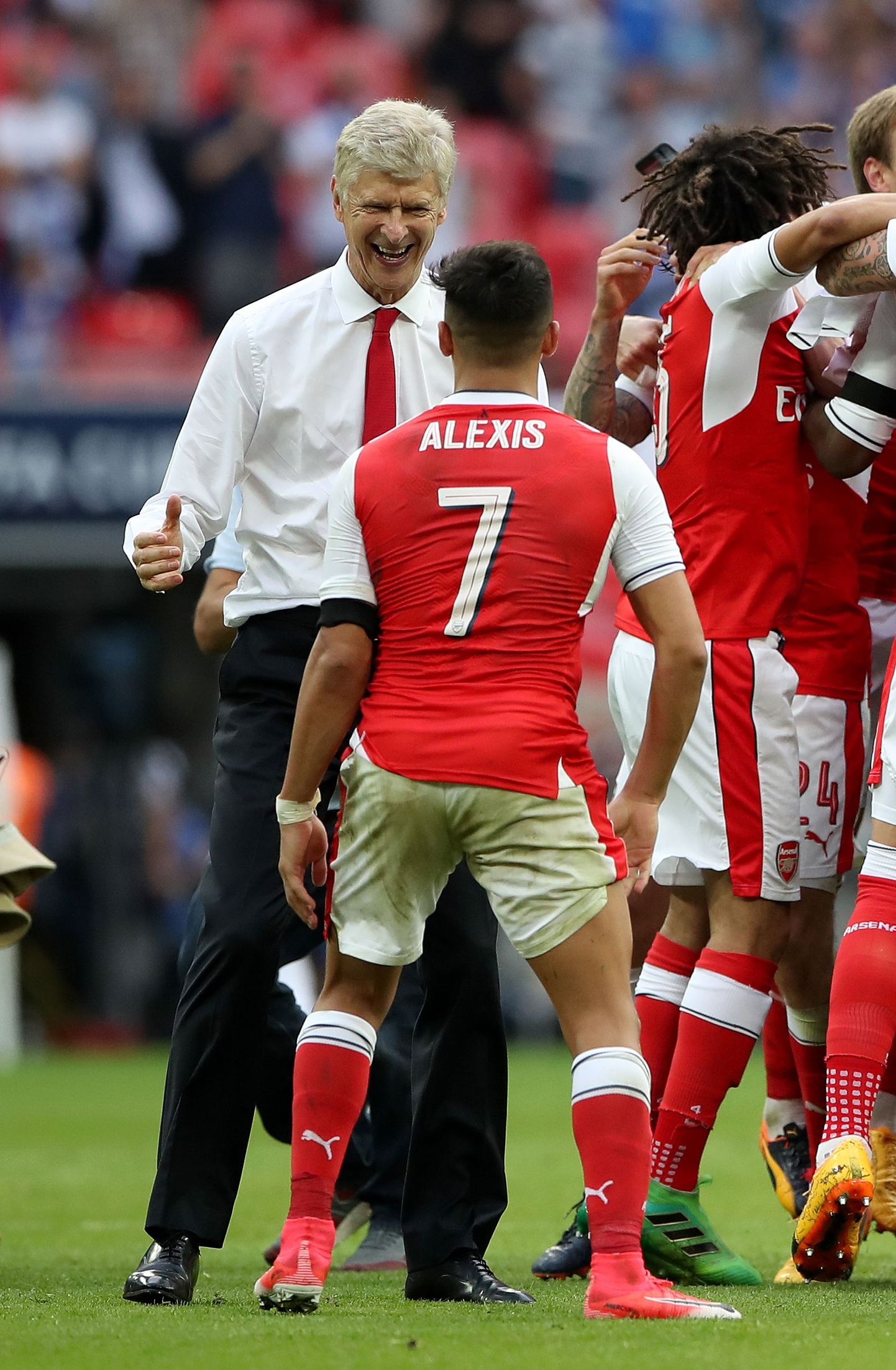 Arsene Wenger ja Alexis Sanchez. Kas uuel hooajal jätkab Arsenalis emb-kumb, mõlemad või mitte kumbki?