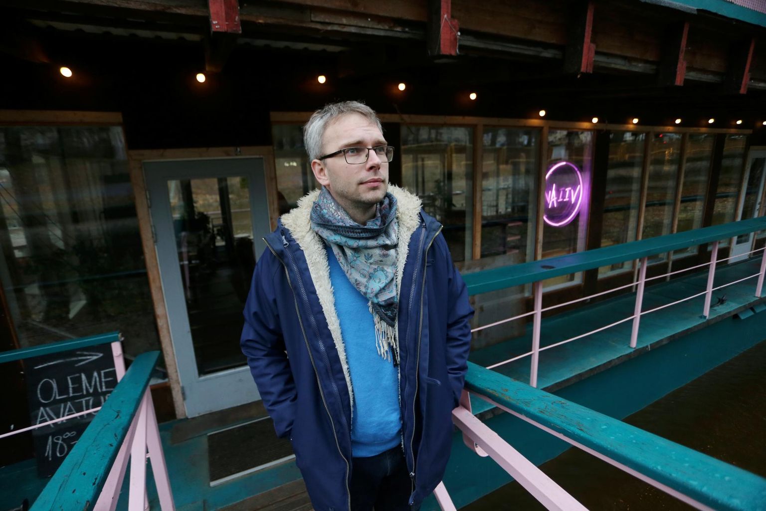 Südalinnas Emajõel tegutseva baari Naiiv üks omanikke Martin Maatee tõdes, et nädalavahetuse tantsupidude ärajätmisest pole koroonaviiruse tõttu pääsu.