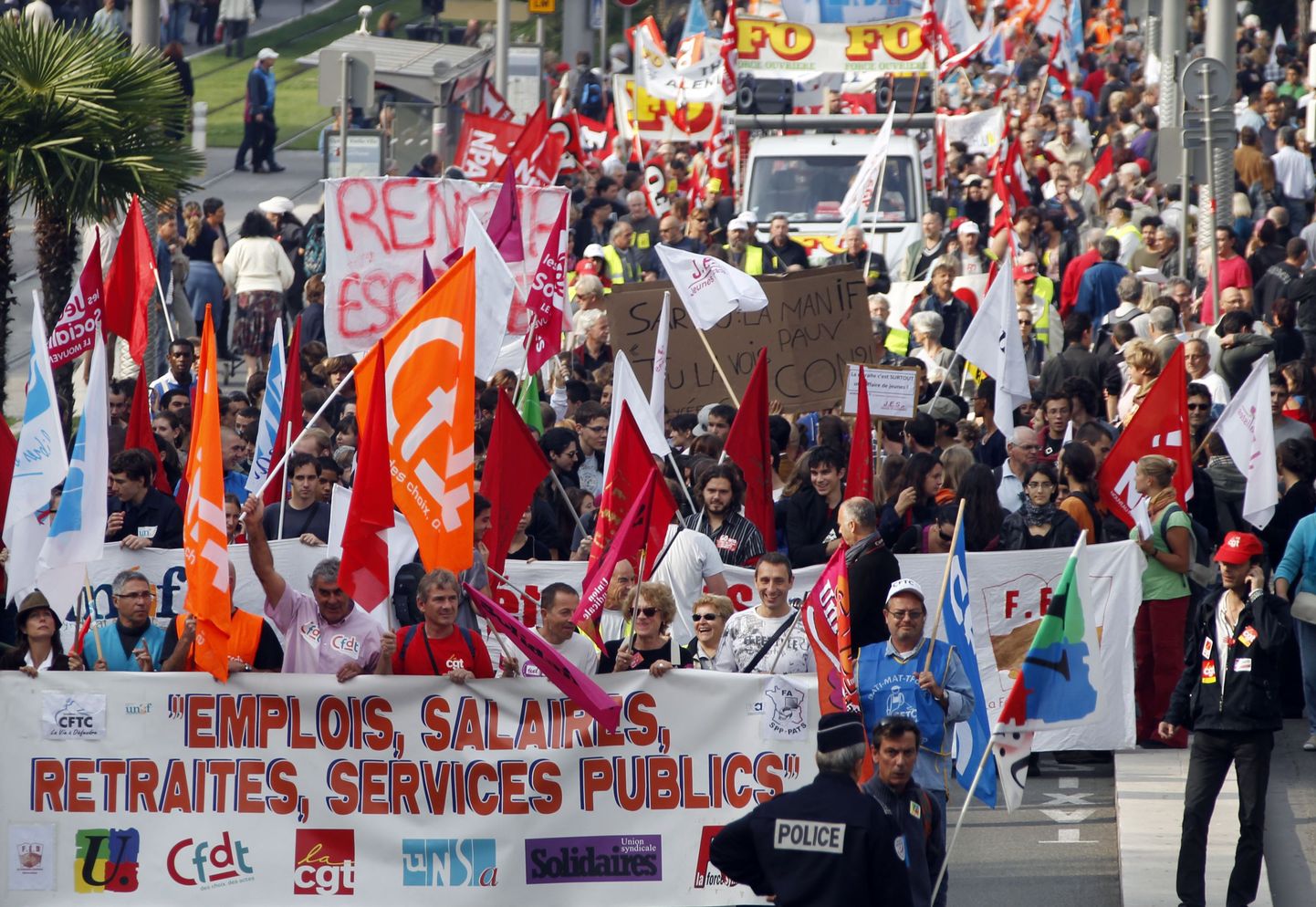 Töötajad demonstreerimas Prantsusmaa tänavatel.