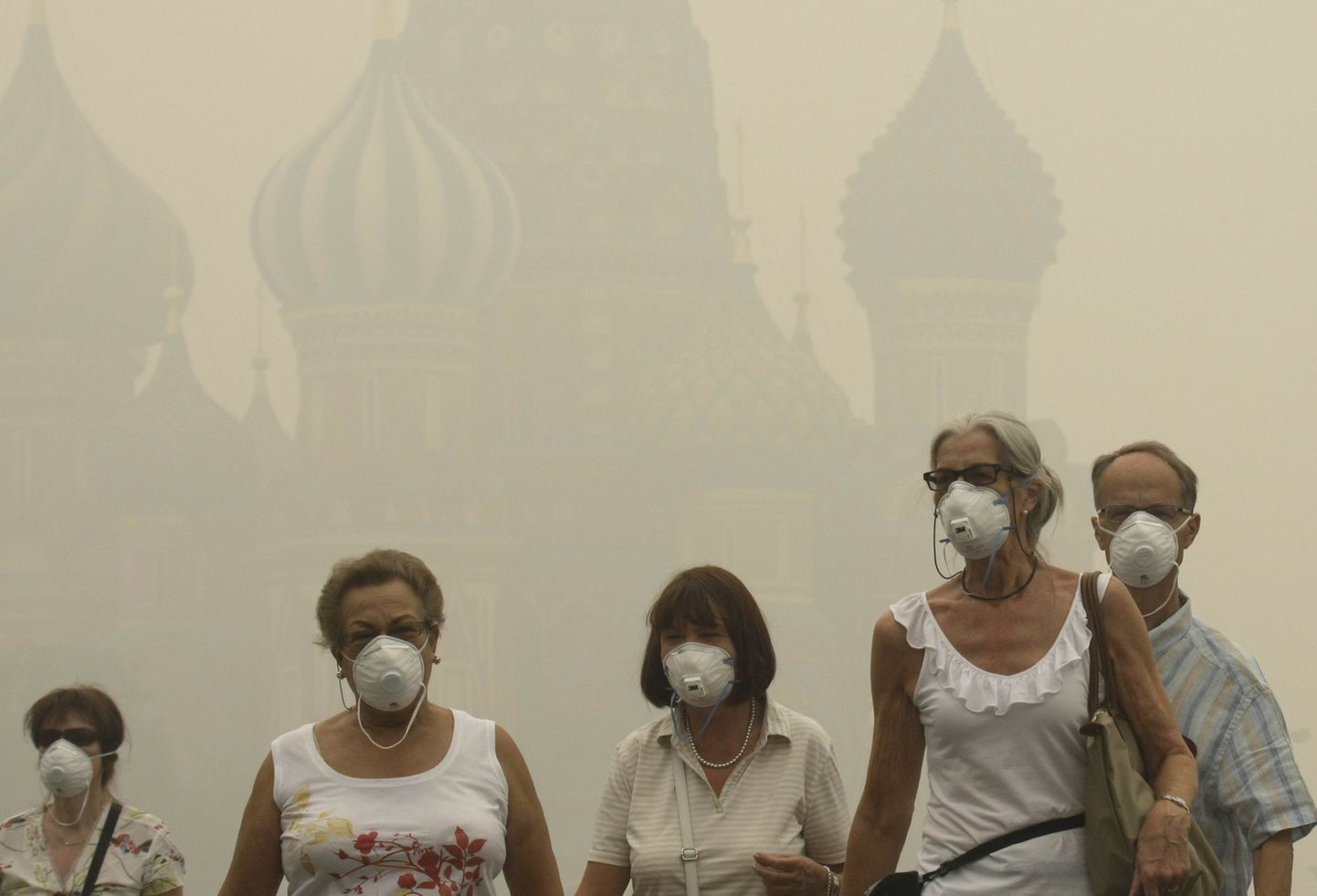 Kaitsemaskid pole suitsuse Moskva linnapildis enam mingi haruldus.