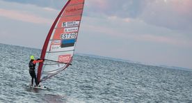 Fotod ja video: Ingrid Puusta tegi hommikul esimese katse ületada surfates Läänemerd