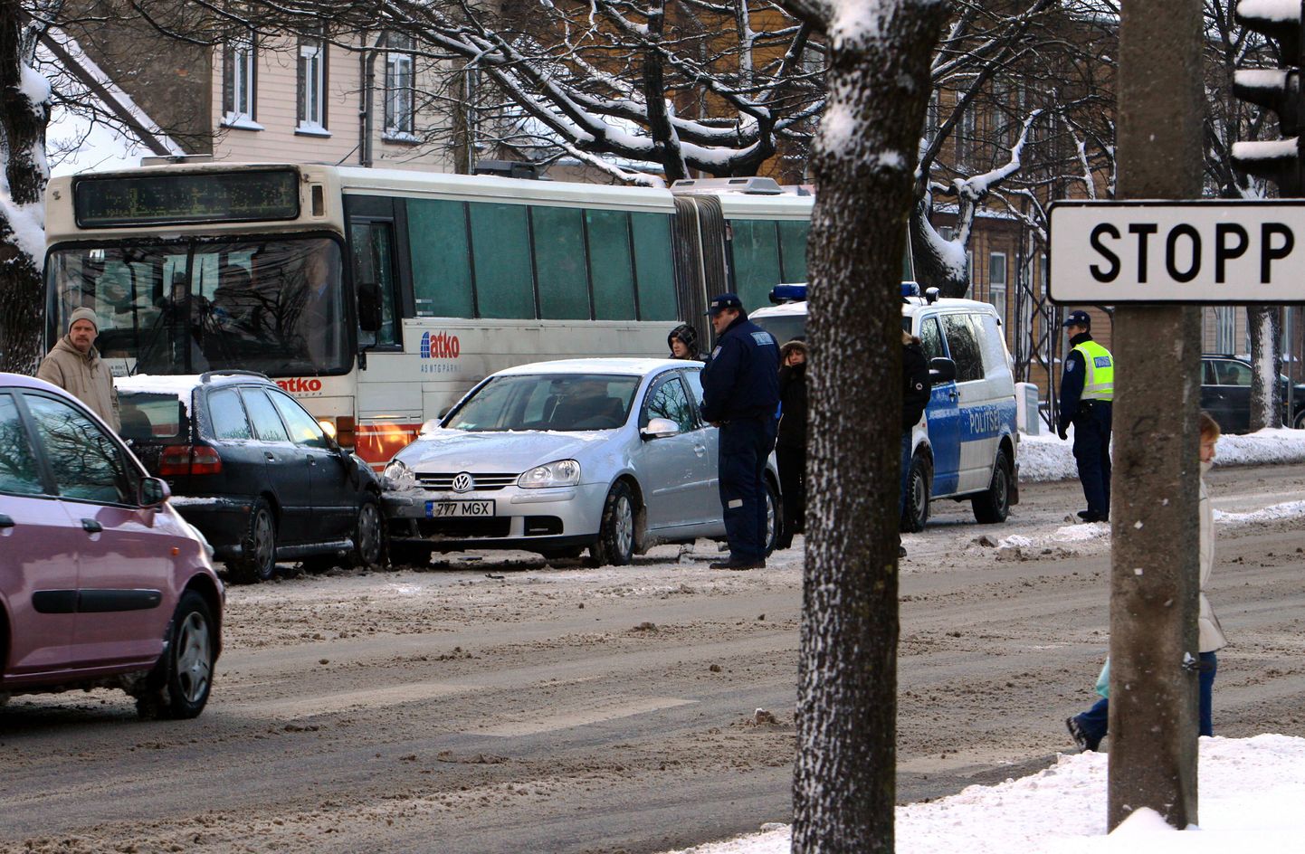 Riia maantee ja Kastani tänava ristmiku ülekäigurajal on selle aasta teises pooles jäänud auto alla kolm jalakäijat.