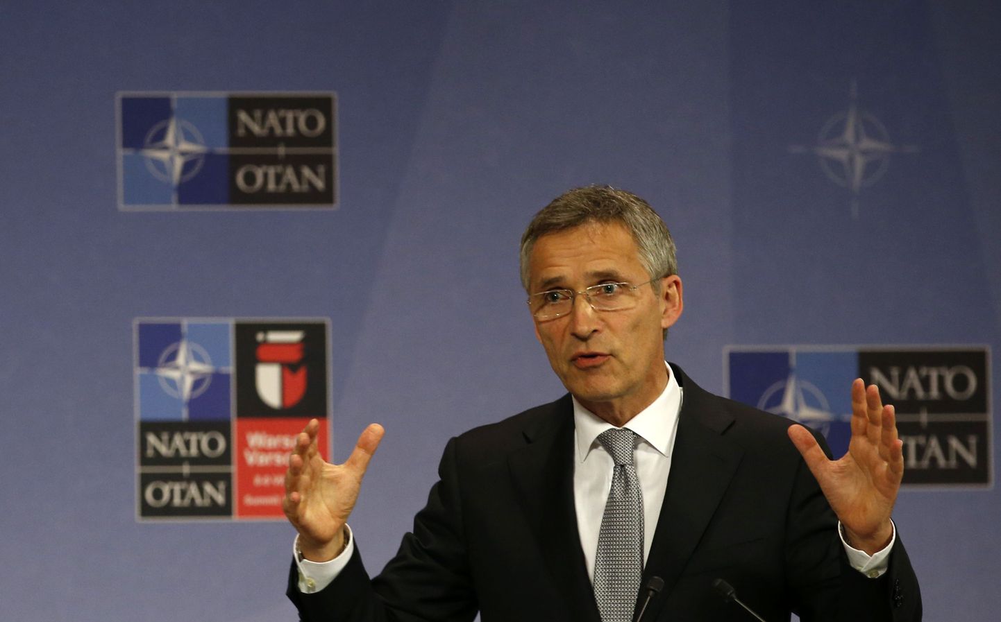 NATO peasekretät Jens Stoltenberg brüsselis kõnet pidamas