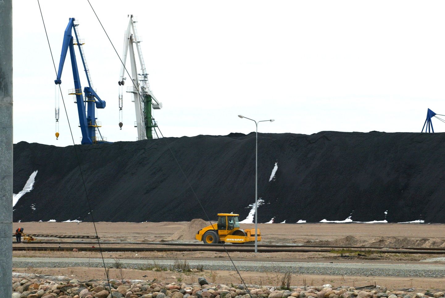 Угольный терминал в порту Мууга.