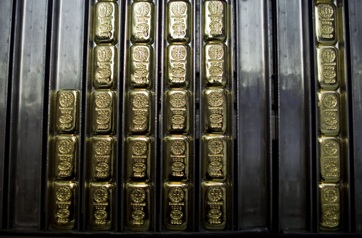 3000 hiinlasele kingiti kulla- ja hõbedakange